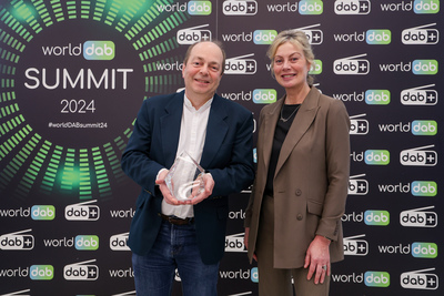 Lindsay Cornell (left) holding the WorldDAB award with Jacqueline Bierhorst